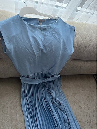 H&M Mavi pileli elbise