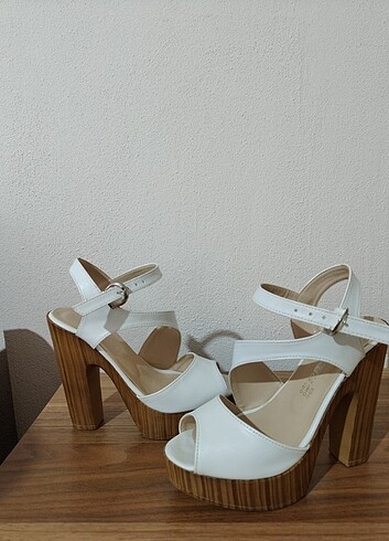 Yüksek Topuklu Beyaz Ayakkabı - Görsel 6