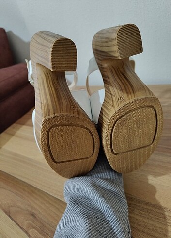 Yüksek Topuklu Beyaz Ayakkabı - Görsel 7