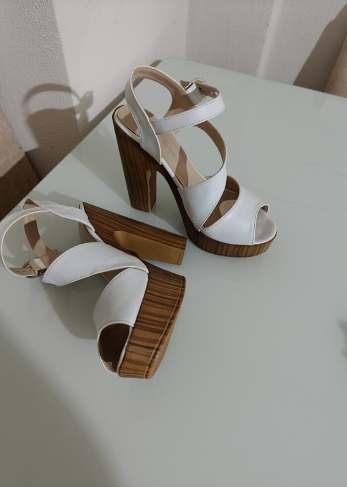 Yüksek Topuklu Beyaz Ayakkabı - Görsel 2