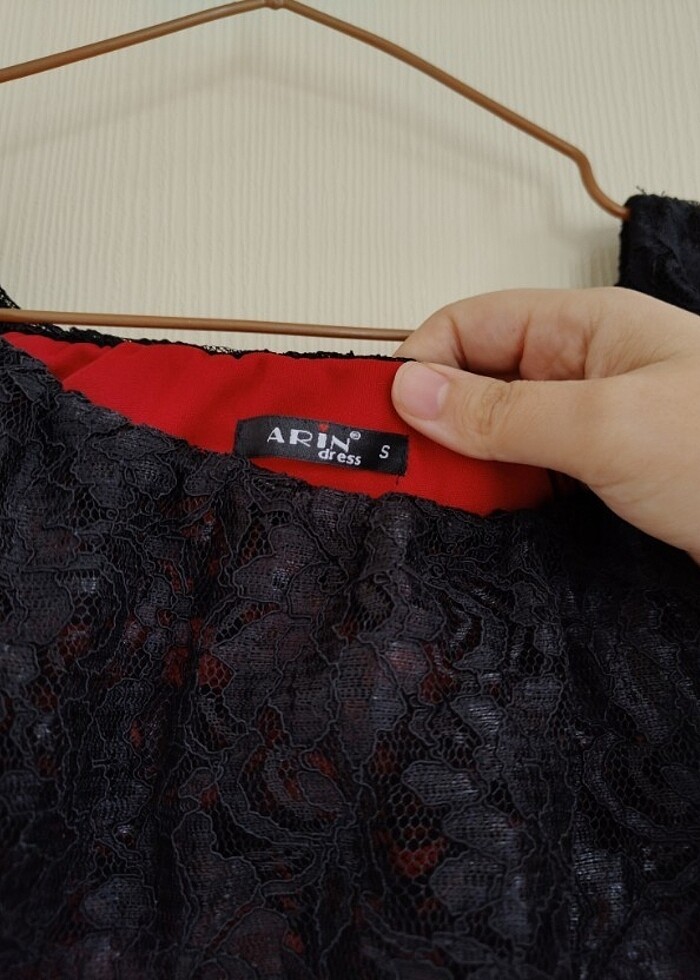 Kısa Dantel İşlemeli Elbise - Görsel 3