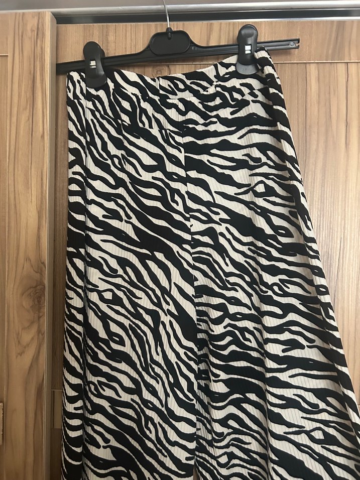 Gri Zebra Desenli Kadın Pantolon - Görsel 4