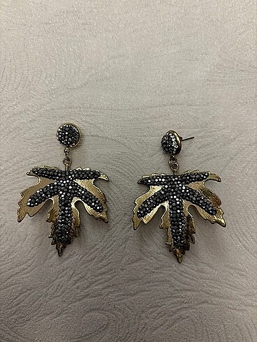 Taşlı yaprak küpe ( kıyafetle alındığında 75 TL)