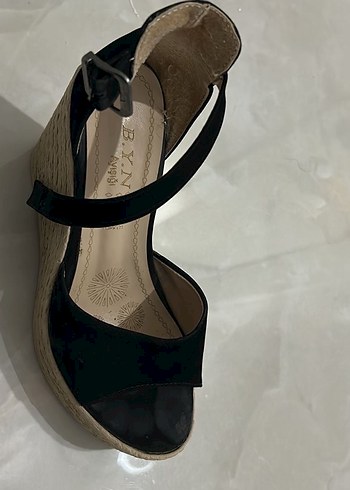 Siyah Yılan Desenli Dolgu Topuklu Kadın Ayakkabı - Görsel 4
