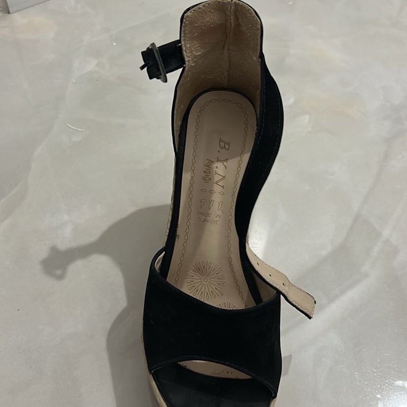 Siyah Yılan Desenli Dolgu Topuklu Kadın Ayakkabı - Görsel 3