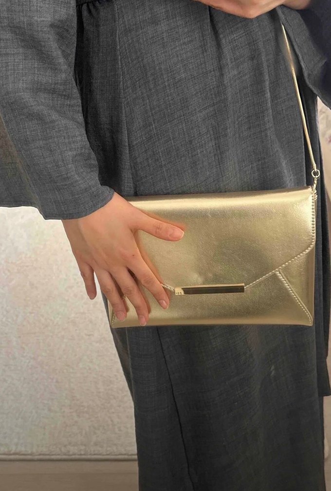 Kadın Altın Renk Parlak Deri Clutch Çanta - Görsel 4