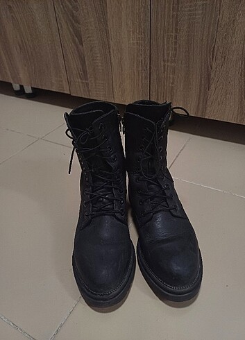 38 Beden siyah bot
