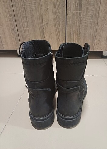 38 Beden siyah Renk siyah bot