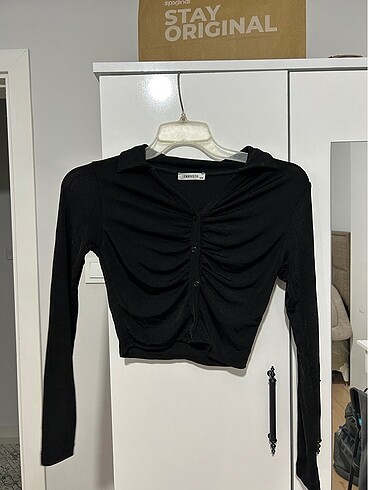 Düğmeli siyah crop body