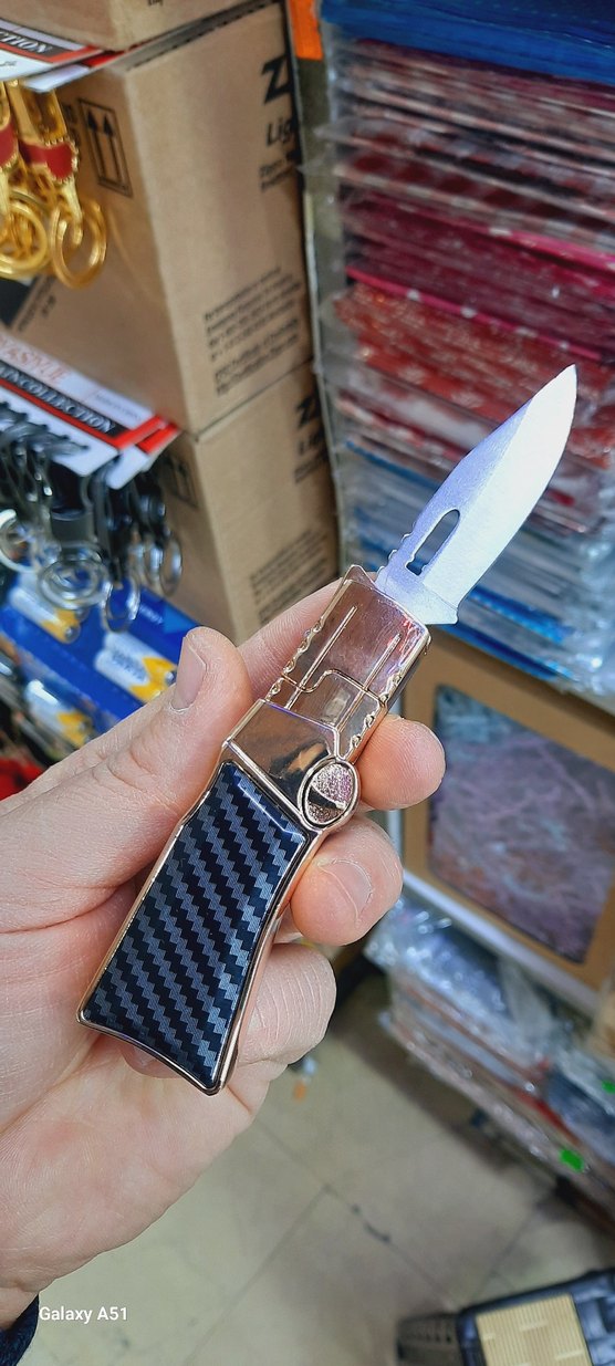 Altın Renkli Karbon Desenli Katlanır Çakı hem çakmak - Görsel 3