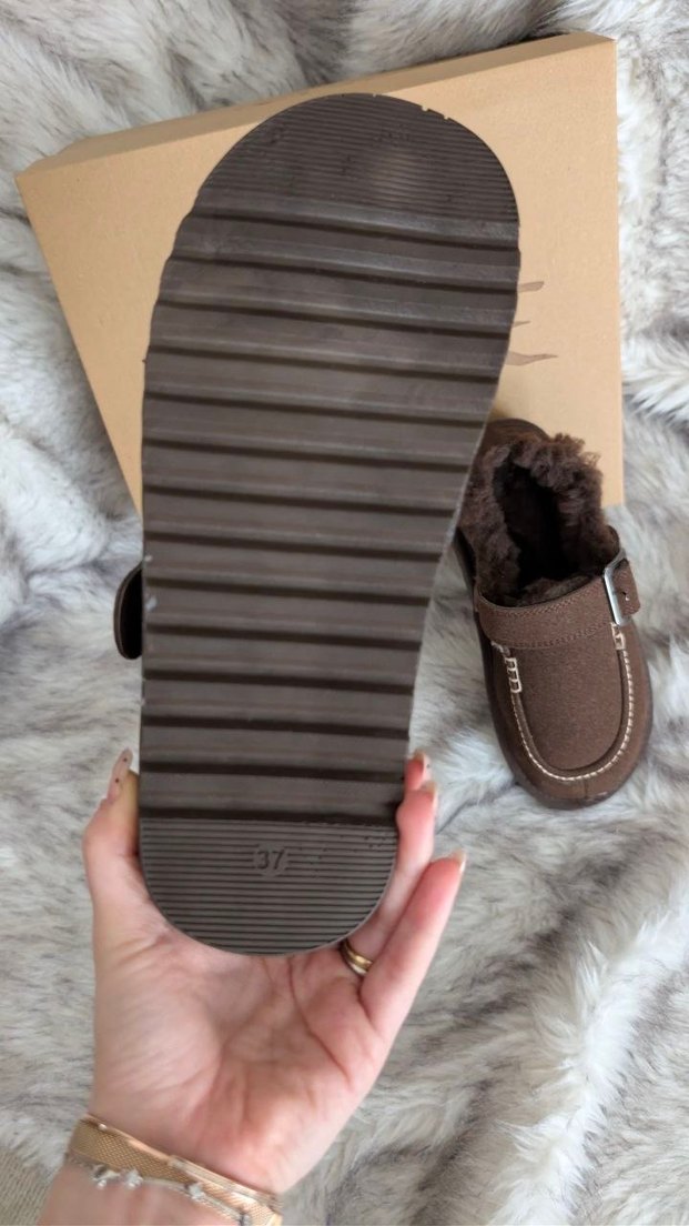 UGG Kahverengi Süet Tokalı Kadın Terlik — görsel 8/9