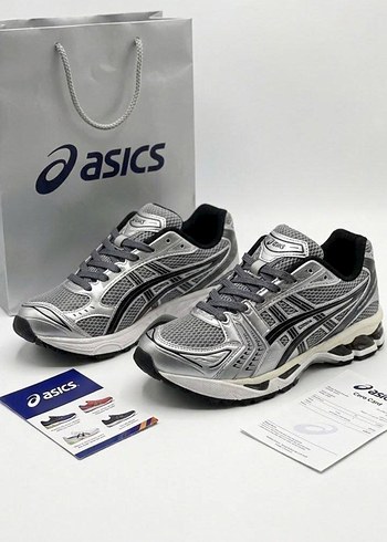 Asics ürünü