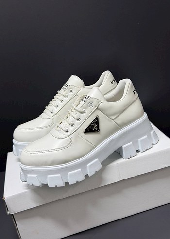 Prada ürünü