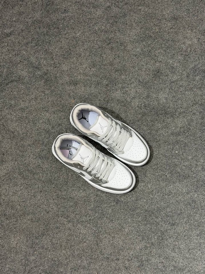 Nike Air Jordan 1 Low Beyaz & Gümüş Sneaker — görsel 3/5