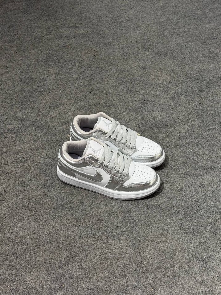 Nike Air Jordan 1 Low Beyaz & Gümüş Sneaker — görsel 2/5