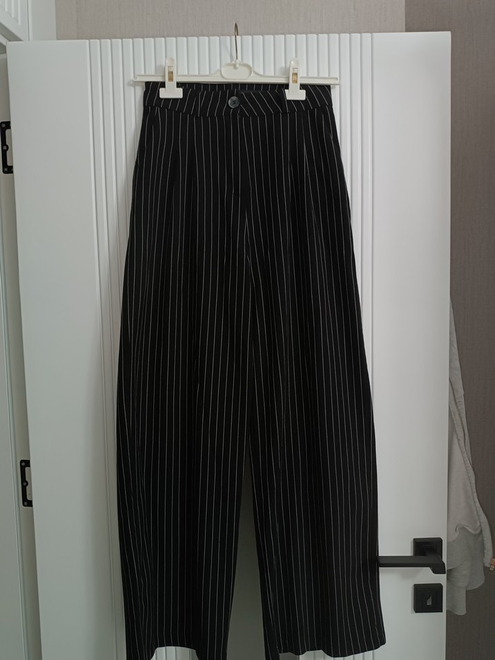 Siyah Çizgili Yelekli Takım - Görsel 3