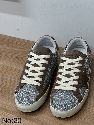 Golden Goose Deluxe Golden goose