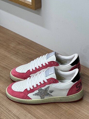 Golden Goose Deluxe Golden goose