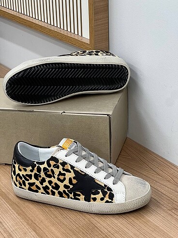 Golden Goose Deluxe Golden goose