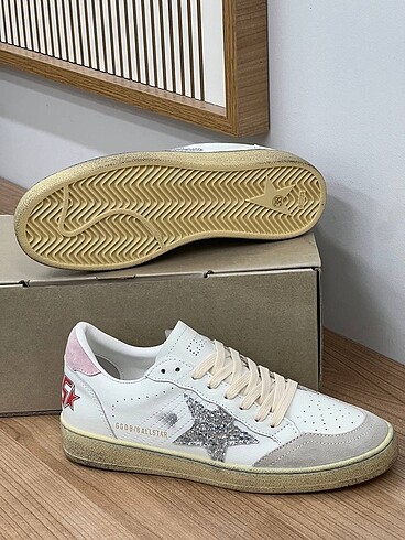 Golden Goose Deluxe Golden goose