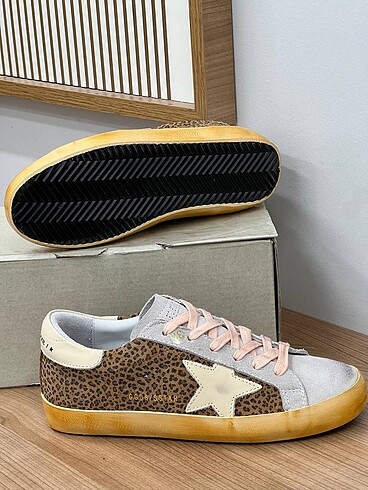 Golden Goose Deluxe Golden goose