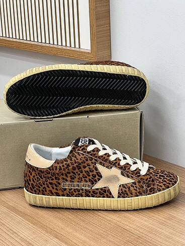 Golden Goose Deluxe Golden goose