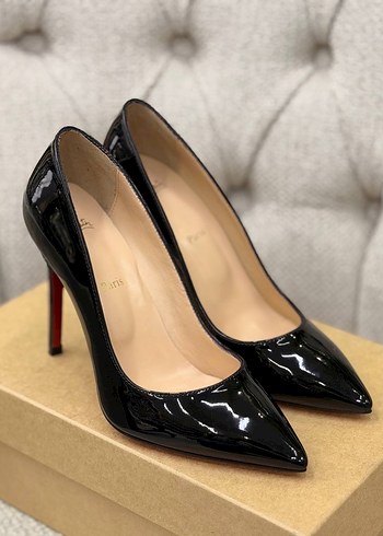 Christian Louboutin 39