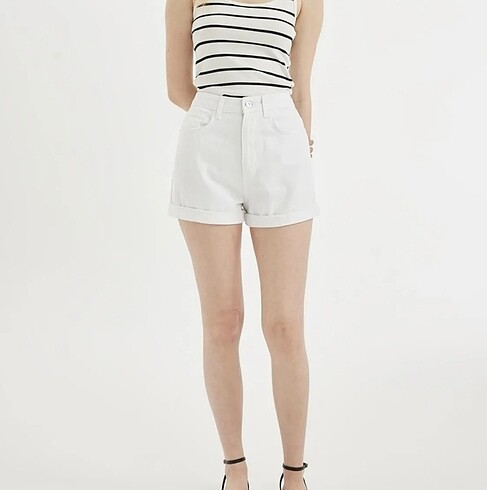 Defacto beyaz mom fit yuksek bel jean şort