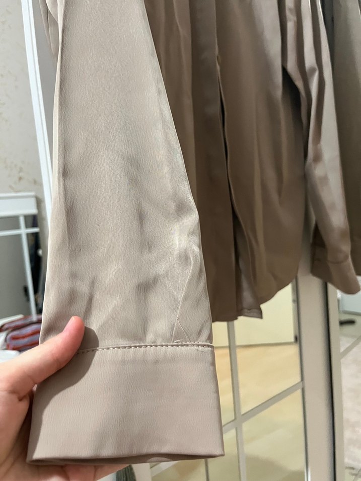 Bej Düğmeli Uzun Kollu saten Kadın Gömlek - Görsel 2