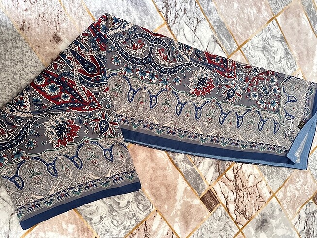  Beden Kare eşarp