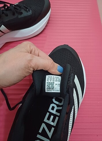 39,5 Beden siyah Renk Adidas koşu ayakkabısı