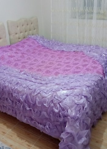 Mor Çiçek Desenli Yatak Örtüsü yastiklarida vardir - Görsel 2