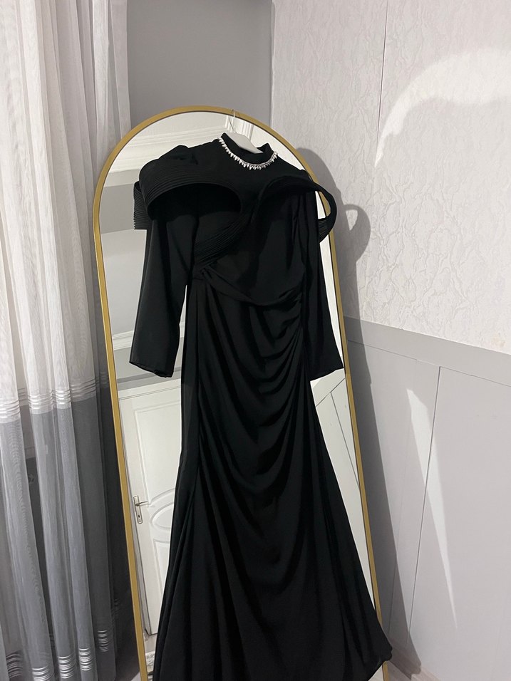 Siyah Uzun Kollu Drapeli Uzun Elbise - Görsel 2