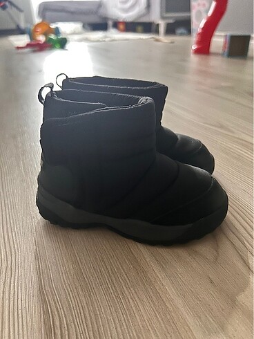 22 Beden siyah Renk Çocuk Zara Bot
