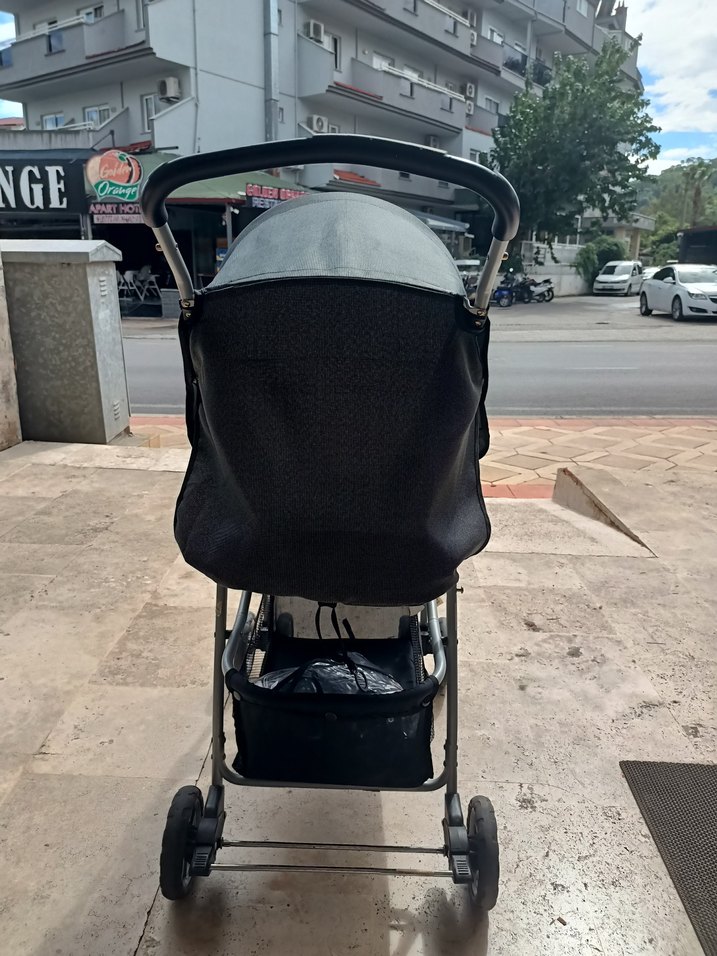 Gri ve Siyah Bebek Arabası - Görsel 3