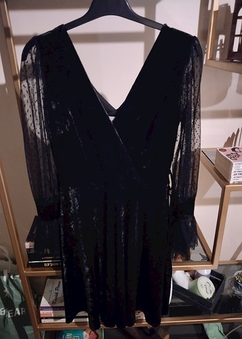 Dantel Detaylı Siyah Midi V Yaka Elbise - Görsel 2