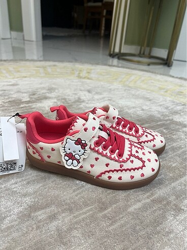 Hm hello kitty