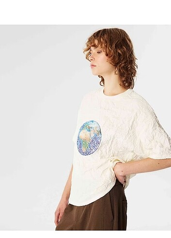 PAYETLİ GÖRSEL APLİKELİ T-SHIRT twist