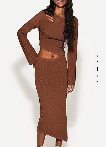 Asimetrik midi etek bershka