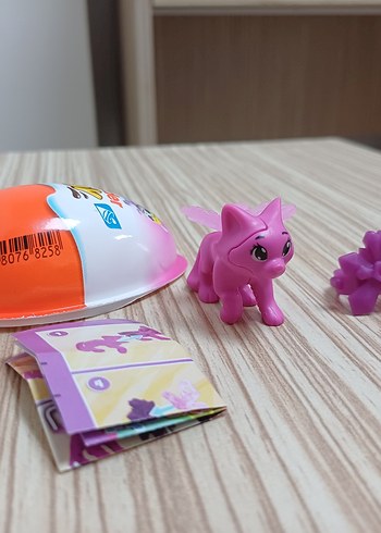 kinder supriz oyuncak kanatlı kedi