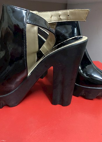 Siyah Parlak Desenli Platform Topuklu Kadın Ayakkabı - Görsel 3