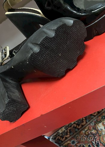 Siyah Parlak Desenli Platform Topuklu Kadın Ayakkabı - Görsel 4