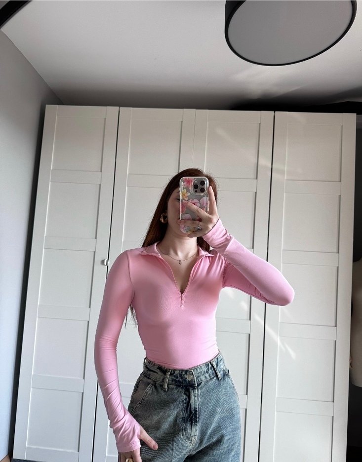 Pembe Yüksek Yakalı fermuarlı Uzun Kollu Crop Top el detaylı - Görsel 2
