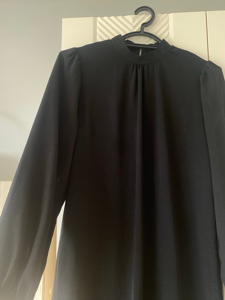 Uzun Siyah Piliseli Kadın Elbise - Görsel 3