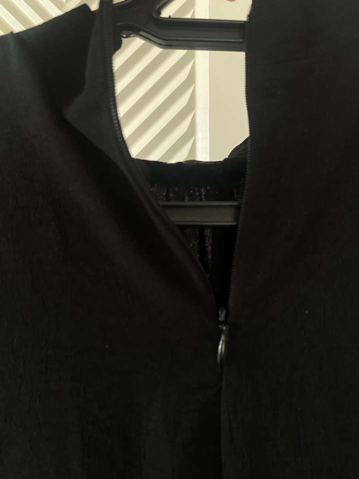 Uzun Siyah Piliseli Kadın Elbise - Görsel 2