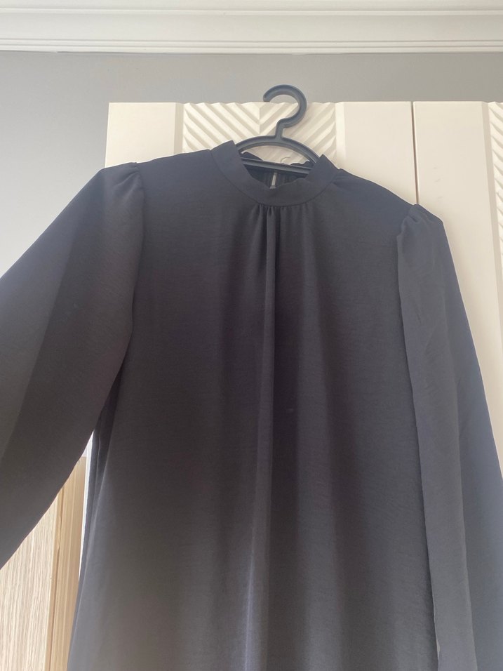 Uzun Siyah Piliseli Kadın Elbise - Görsel 4