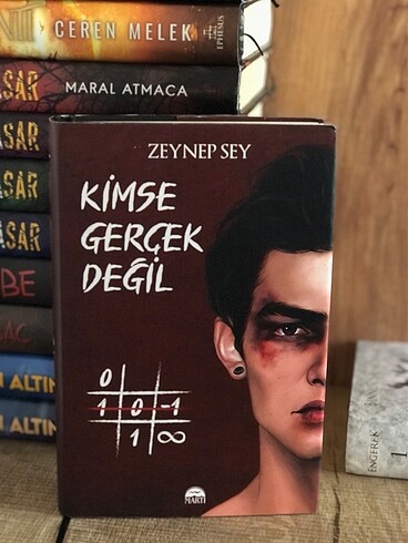Kimse Gerçek Değil