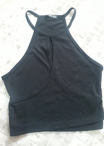 Siyah Yüksek Yakalı Strappy Crop Top