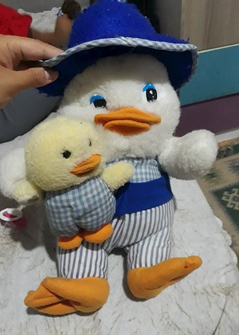 Mavi ve pastel renkli ördek peluş oyuncak