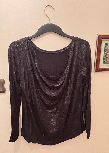 Siyah Simli Sırt Dekolteli Kadın Bluz - Görsel 2